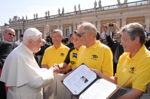 Sarah Schäfer und Papst Benedikt in Rom